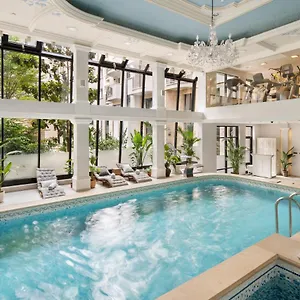***** Hotel Queen's Court & Ungaria